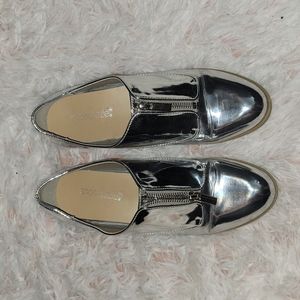 Silver Shoedazzle round mouth loafer